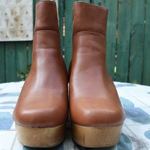 Cognac brown clog booties, size 9.5  Universal Thread
